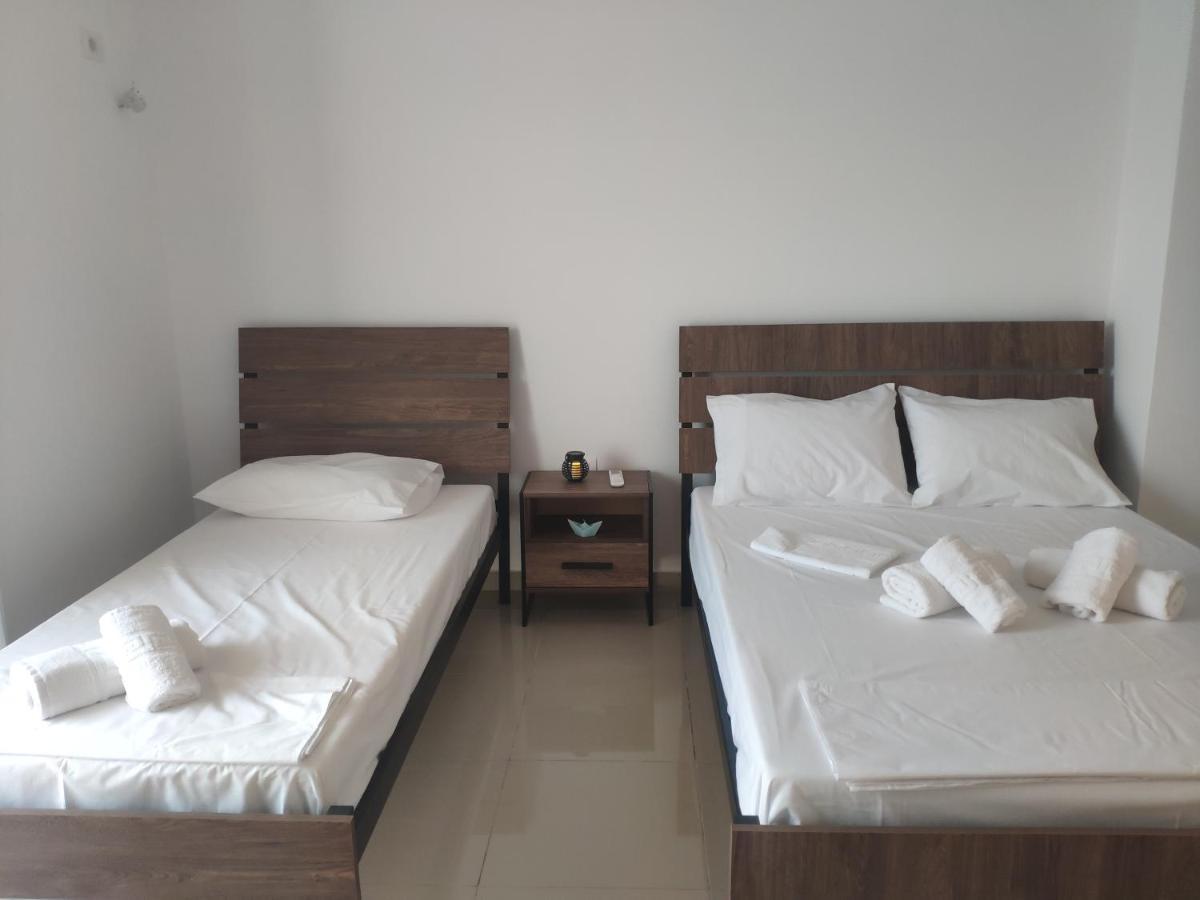 Kolagji Rooms Lukovë Esterno foto