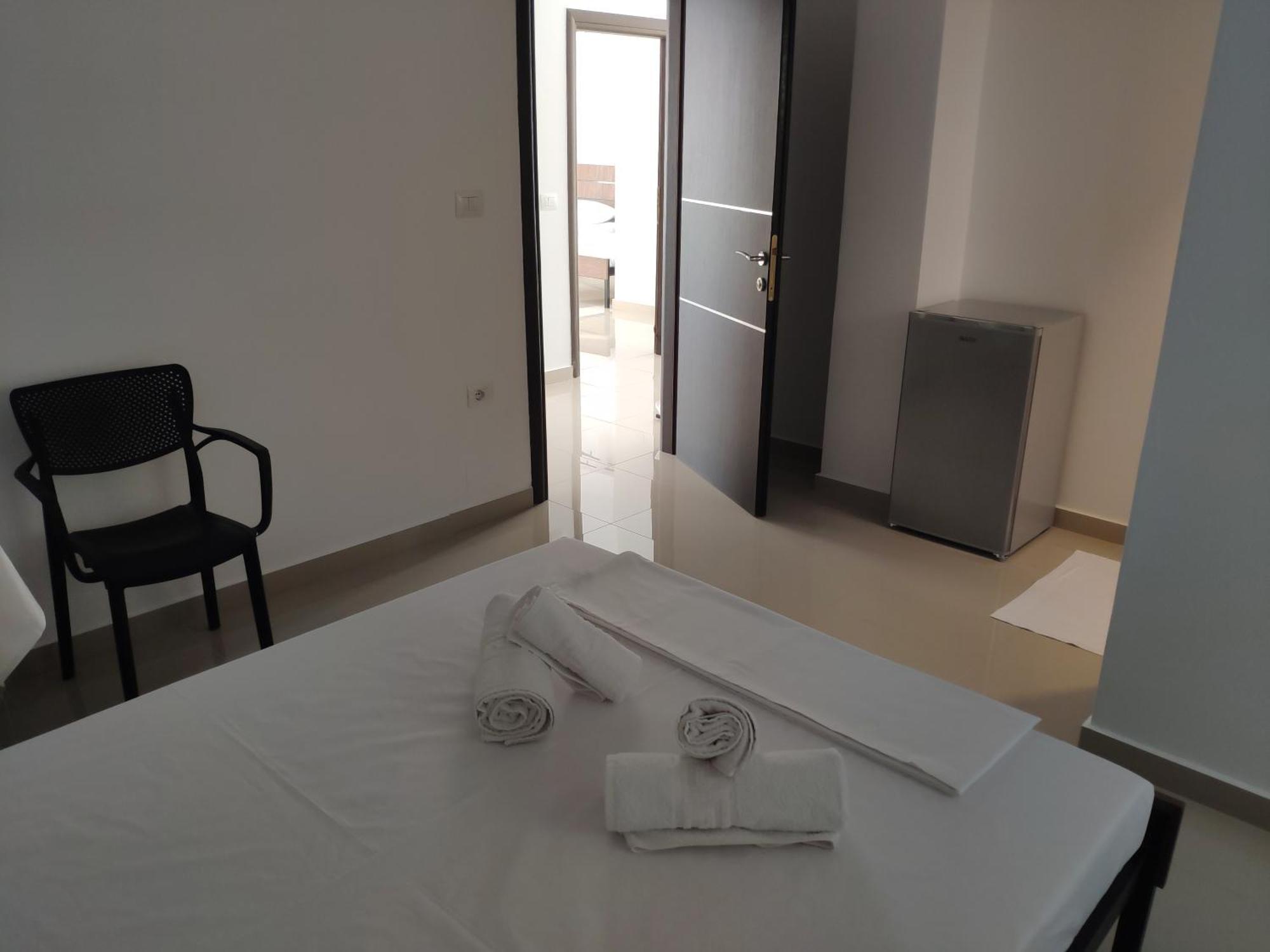 Kolagji Rooms Lukovë Esterno foto